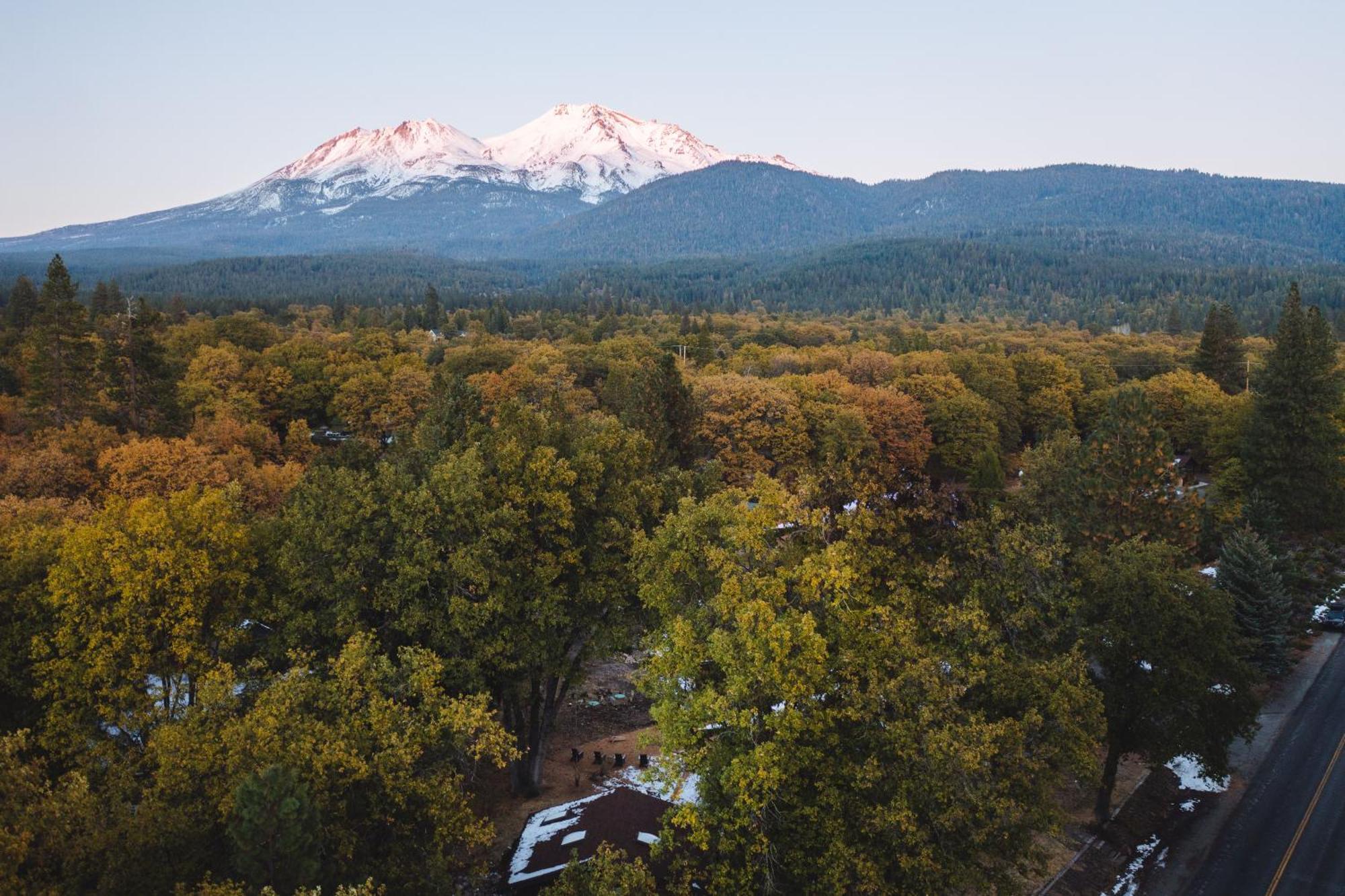 Basecamp Lodge Mount Shasta Exterior foto
