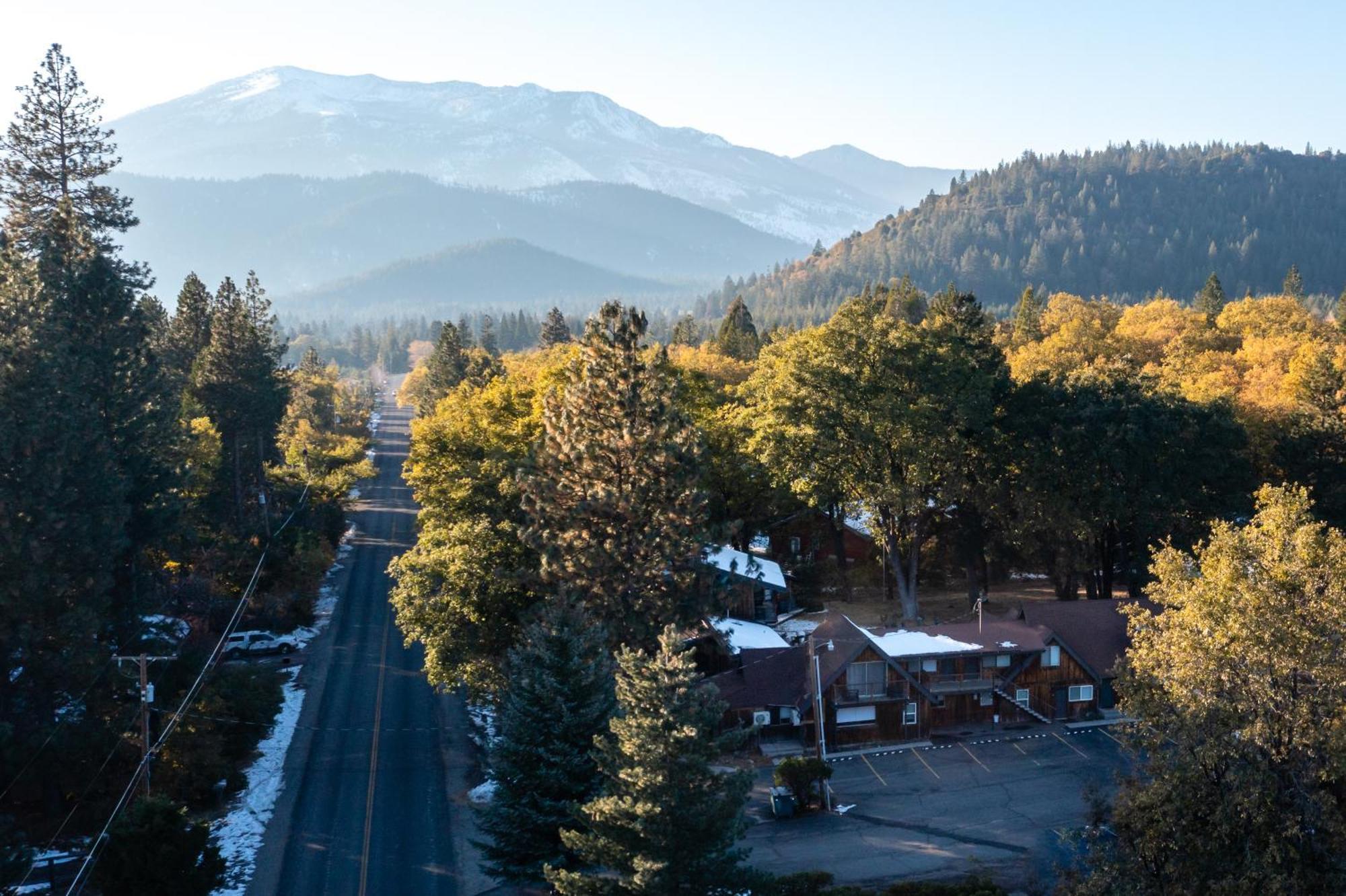 Basecamp Lodge Mount Shasta Exterior foto